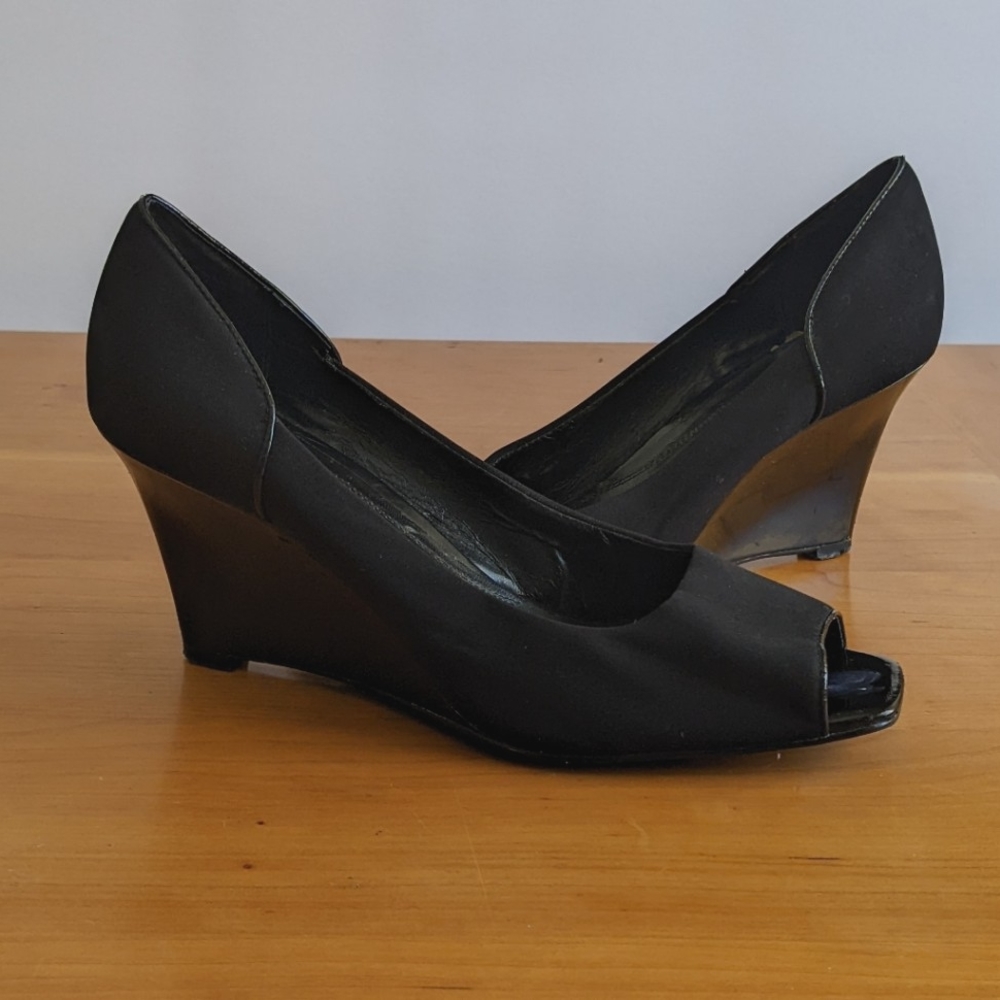 Ellen Tracy Black Peep Toe Wedge Heel, sz 8